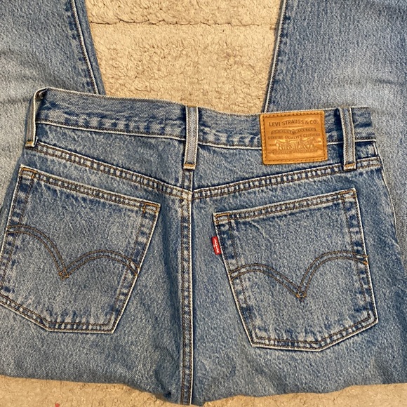 Wedgie straight fit Levi jeans. Size 26. - Picture 4 of 4